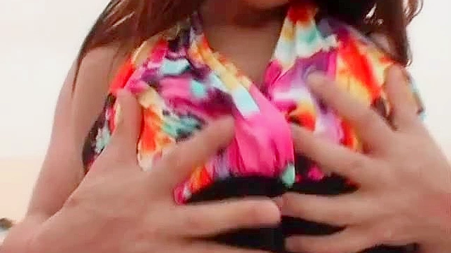 Chica Amateur Con Grandes Tetazos Comparte Su Caliente Coño En La Playa