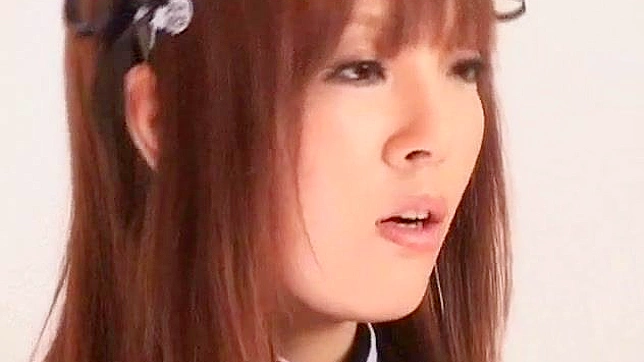 Doncella Asia Hitomi ansiosa por placeres vaginales salvajes