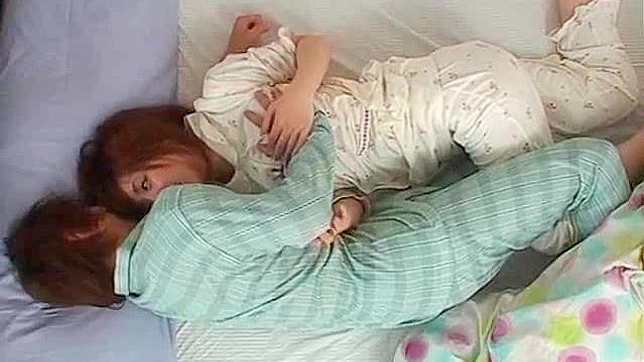 Placeres Exquisitos y Salvajes en Cama con Dulce Asiática
