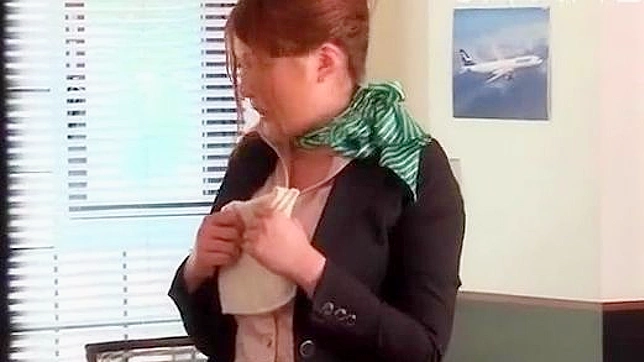 Chica Japonesa Con Grandes Tetas Estímulan Su Caliente Coñito