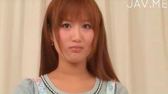 Chica caliente disfruta sentirlo muy adentro en su coño peludo