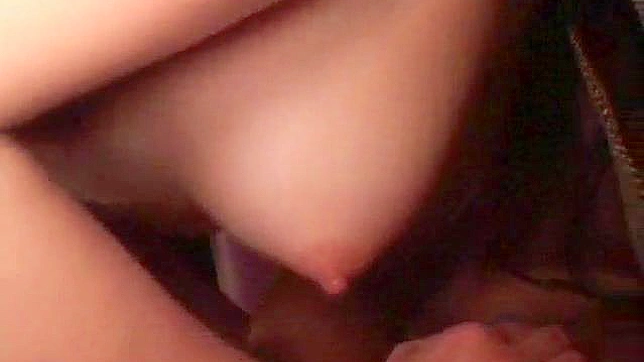 Chicas Encantadoras Compartiendo Rico Pene en Grupo Asiático Serio