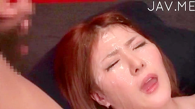 Chica Asia Tímida Recibe Orgasmos Faciales Calientes y Mojados
