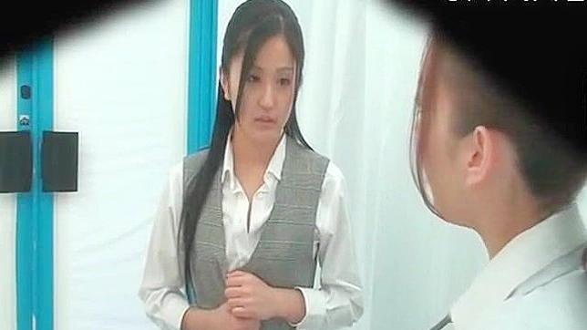 Muñeca Japonesa Hermosa Goza de Profundo Sexo con sus Masajistas