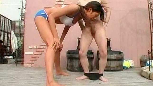 Kinky japanese cock sucker is sucking his phallus indoors