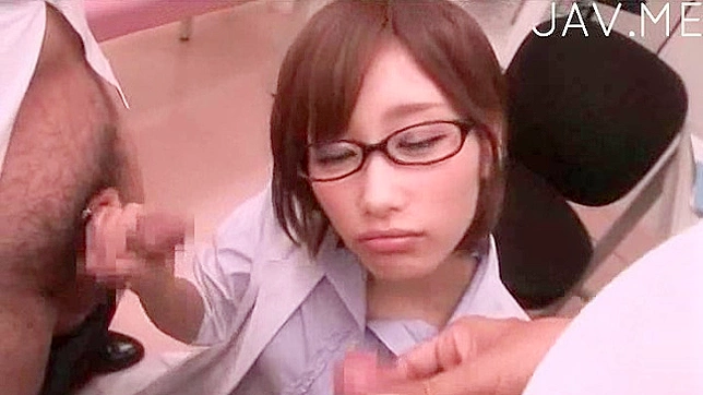 Enfermera Japonesa Pelirroja da Profunda Mamada Explosiva