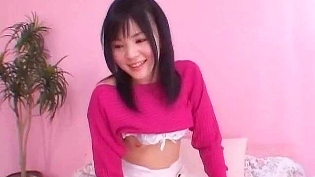 Chica Japonesa Amateur Jugando Con Su Coño Peludo