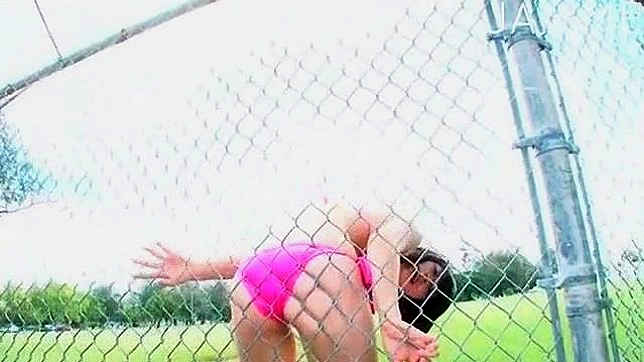 Asia Coqueta En Bikini Afuera Seduce Con Su Cuerpo Caliente