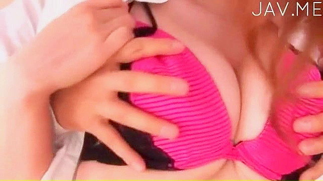 Chica Asiática Caliente Con Cuerpo Deseable y Necesidades Insaciables