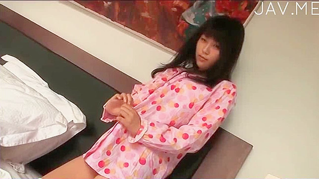 Chica Japonesa Engulle Pene y Grita por Más Acción Bruta