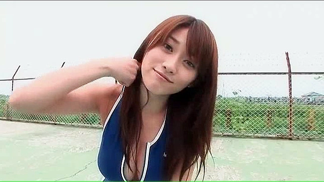 Chica Asiática Captivadora Comparte Su Cuerpo Caliente Magníficamente