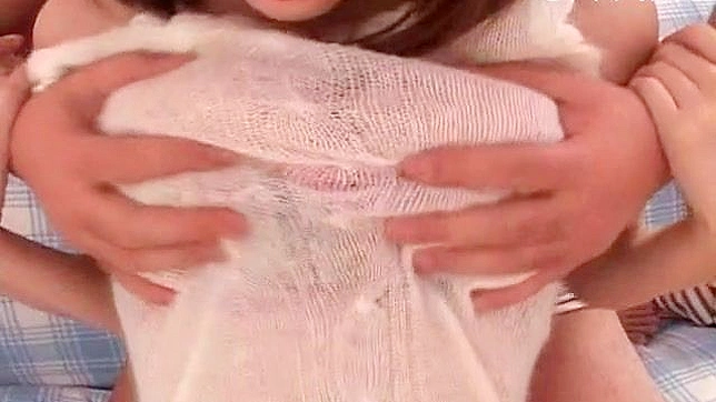 Lamiendo Coñito Travieso de Dulce Asiática Cariñosa