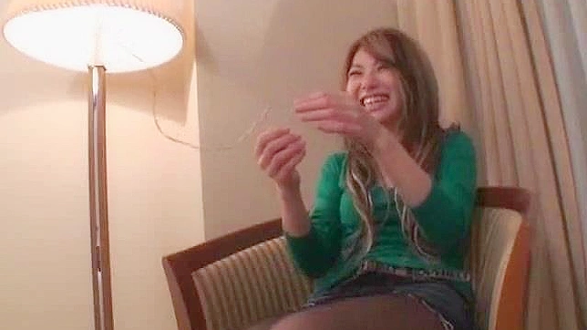Bella Asiática Traviesa No Pudo Parar de Chupar El Rabo Del Macho