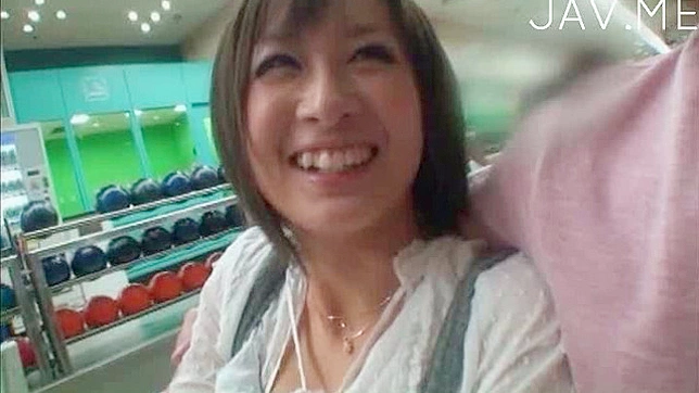 Bebé asiático irresistible ansía que le den duro su conchita