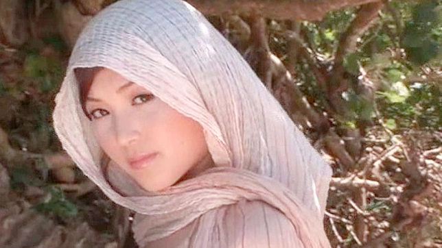 Chica Japonesa Caliente En Bikini Muestra Su Cuerpo Sensual
