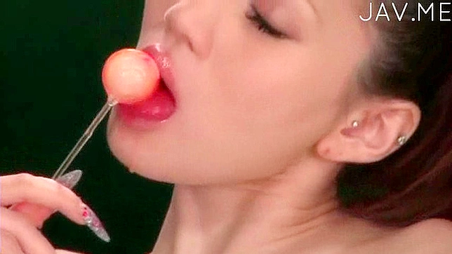 Chica Japonesa Goza Con El Pene Del Macho En Su Boca