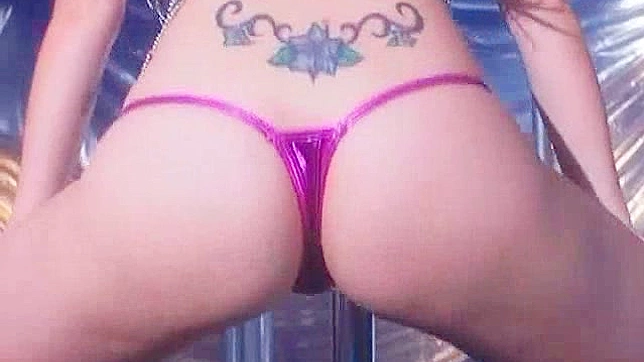 Chica Tatuada y Flexible Asiática Da una Mamada Sensual