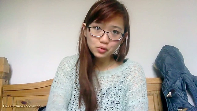 Teen babe looking so sexy