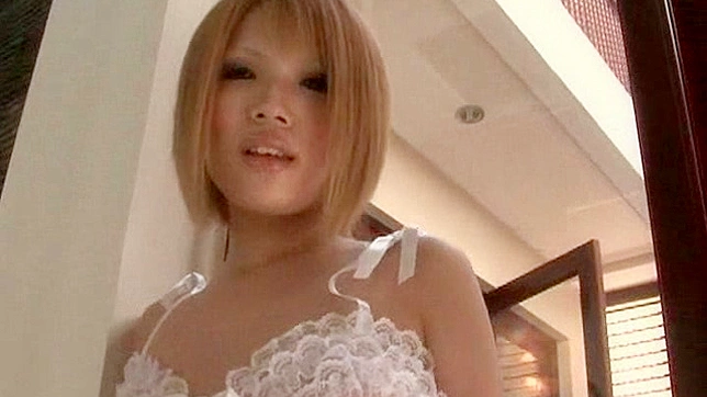 Actriz Porno Hermosa En Lencería Transparente Muestra Sus Grandes A s