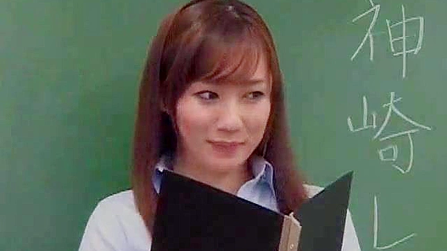 Maestra Japonesa Amateur y Sexy se Masturba su Conchita