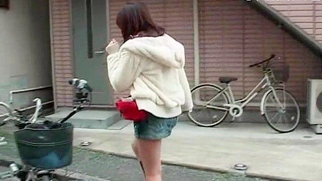 Ella Monta una Bici Vibradora con Pasión
