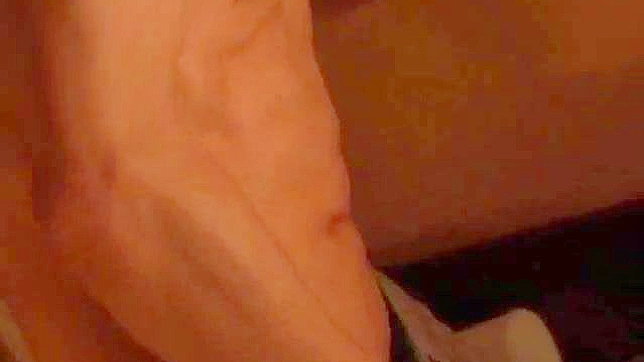 Aficionada lasciva disfruta del sexo profundo
