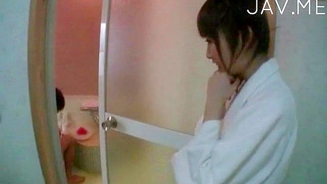 Aficionado disfruta del sexo en ducha atrevido