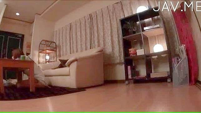 Japonesita Valiente Come La Polla y Se Lame El Coño en el Sofá
