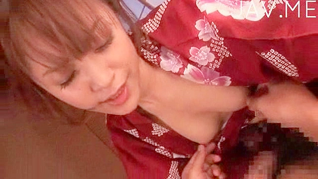 Estrella Japonesa En Kimono Goza Con Postura 69