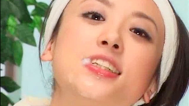 Pretty chick blowing huge dick