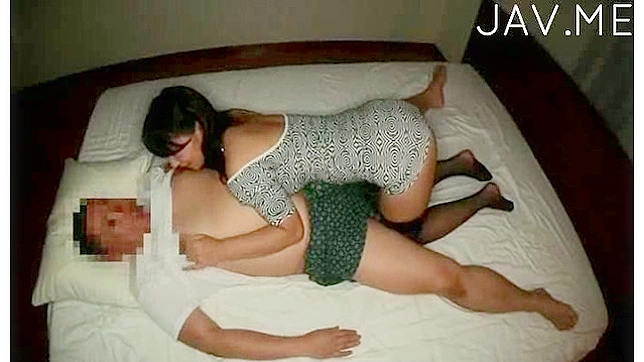 Morena Con Un Culo Espectacular Chupa Pene Gordo