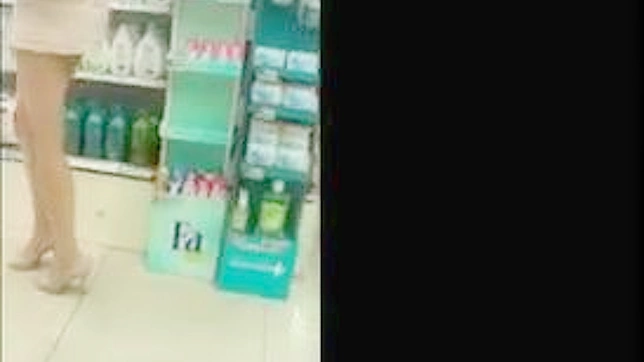 Belleza Asiática Con Excelentes Piernas