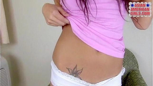 Sloane Pung muestra su lado travieso en un sensual show solitario