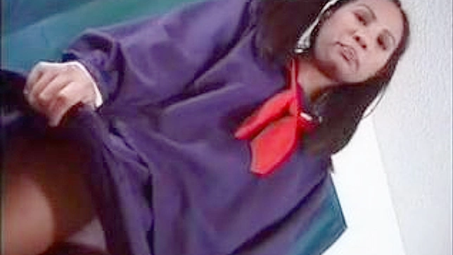 Nyomi Pícara Separando Su Rosado Coño