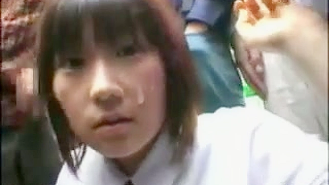 Chica Linda Hace Bukkake En Público