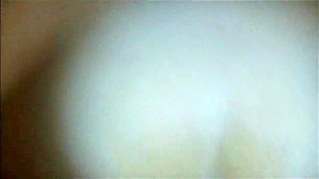 Chica asiática recibe un creampie en la cara