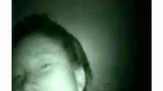 Chica Malaya Recibiendo Un Dedo En Su Coño
