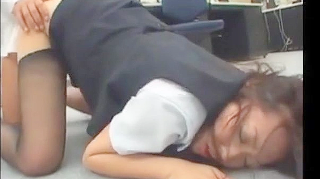 Chica Japonesa Caliente de Oficina Penetrada
