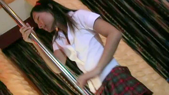 Cute diva likes it deep