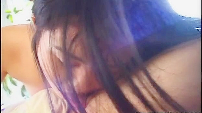 Linda gime suavemente de placer