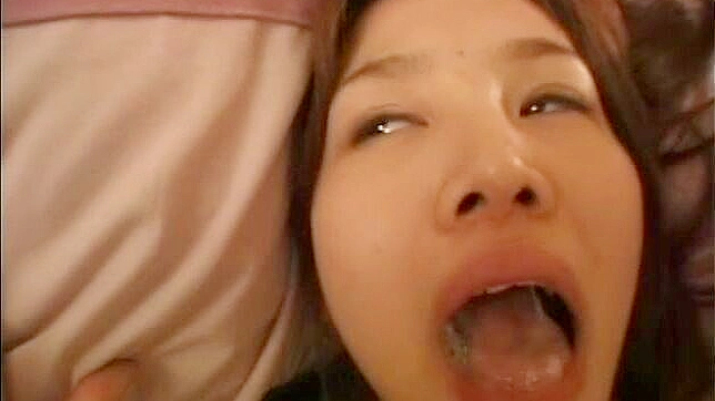 Chica Petite Se Masturba Bien Con Dedos