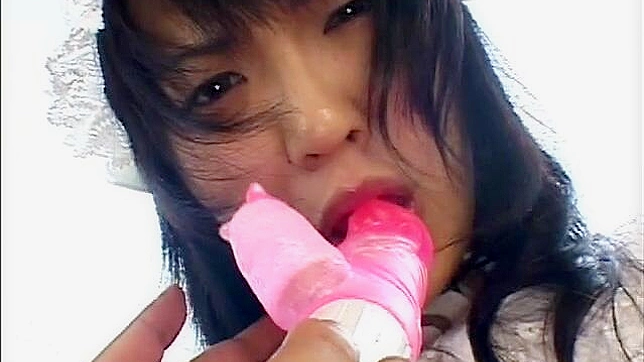 Dulce Corazón Divirtiéndose Con Un Dildo Rígido