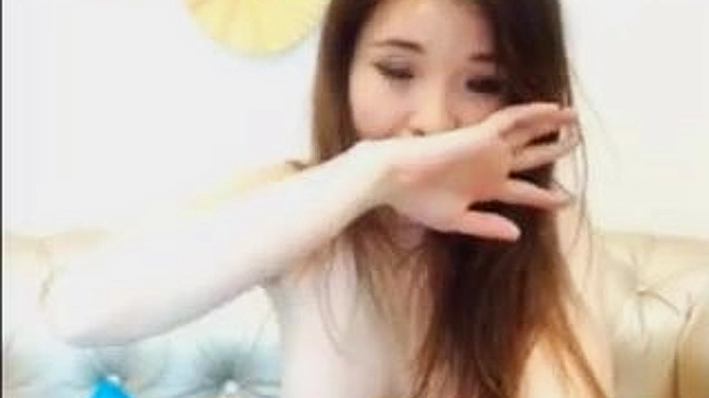 Asiática Goza Orgasmos Potentes en Cámara