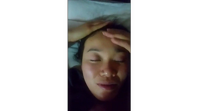 Nena Asiática Amateur Recibe una Carga en la Cara