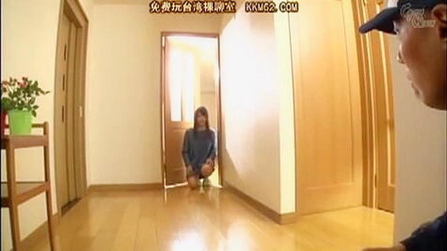 Naughty Nympho Gives Delivery Guy Ultimate Joy on his Shitty day