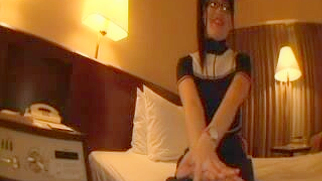Girl in Glasses Gets Blown in Motel