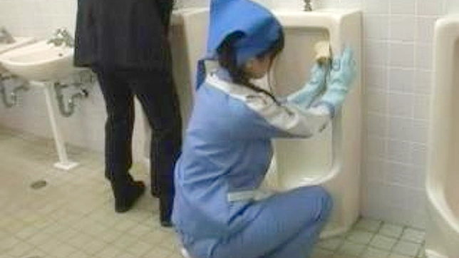 Toilet Blowjob Service by Japan Beauty