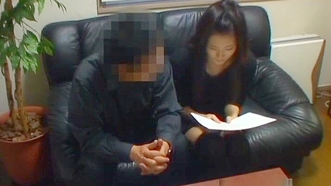 Japanese Office Lady's Horny Blowjob & Cunnilingus in Stockings!