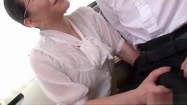 Naughty Bimbo in Japan Gives Mind-Blowing Head