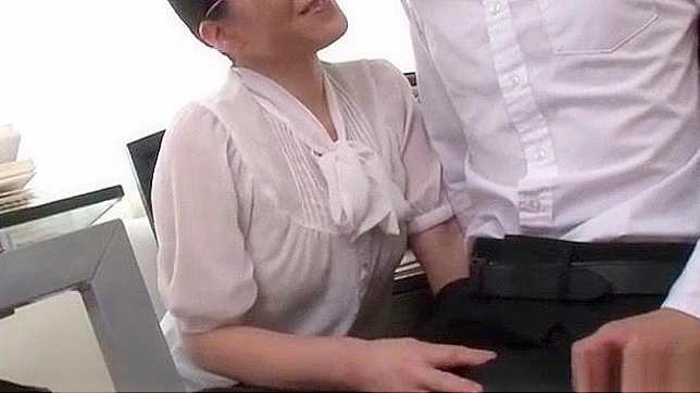 Naughty Bimbo in Japan Gives Mind-Blowing Head
